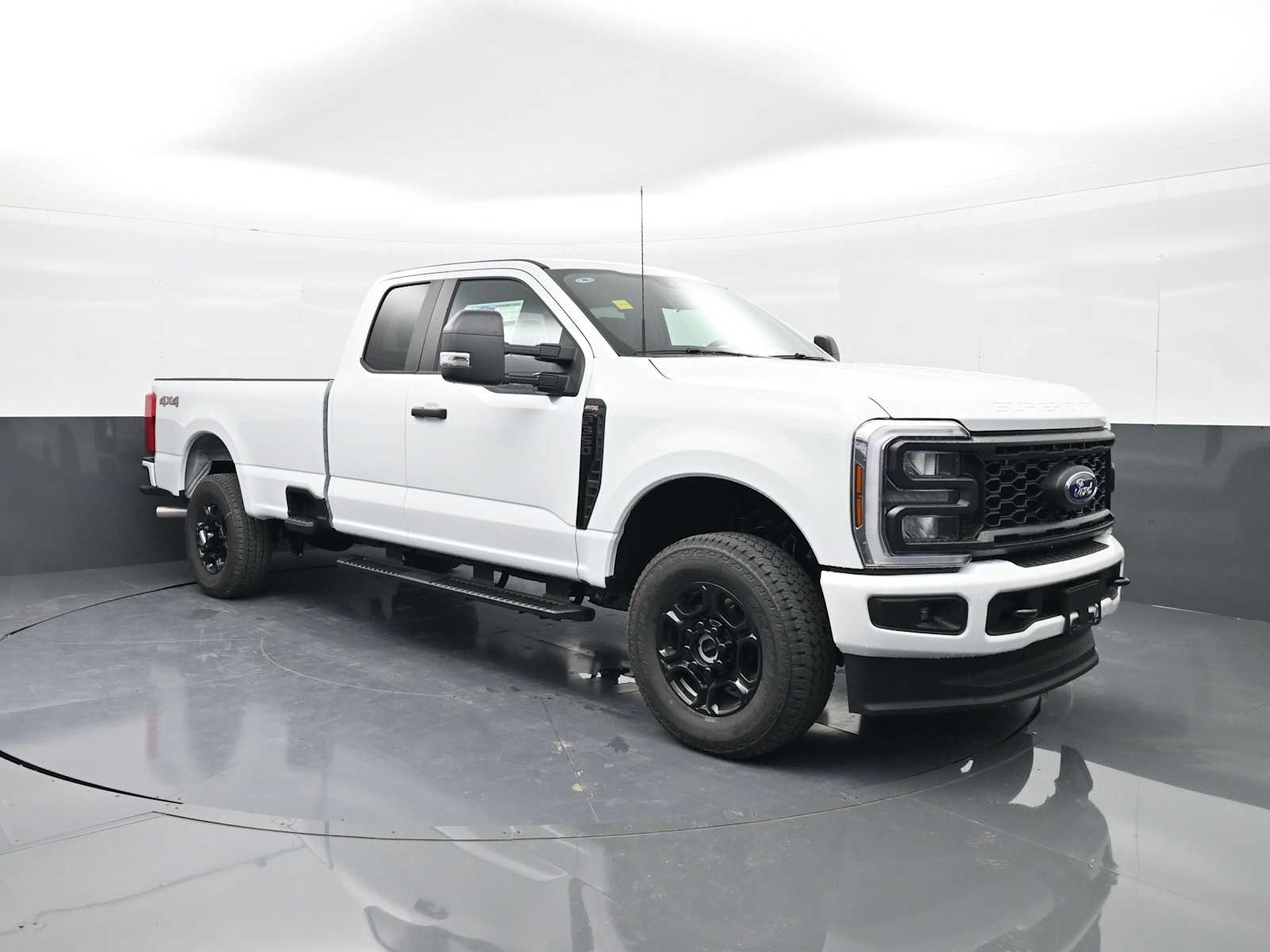 2026 Ford F-350 Super Duty XL's photo