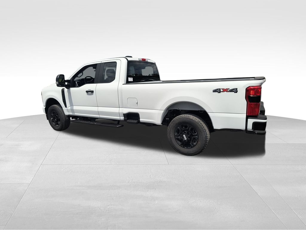 2025 Ford F-350 photo 3