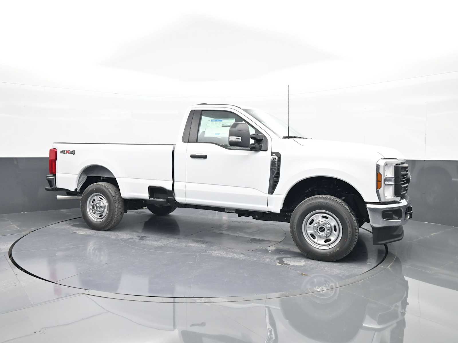 2026 Ford F-350 Super Duty XL's photo
