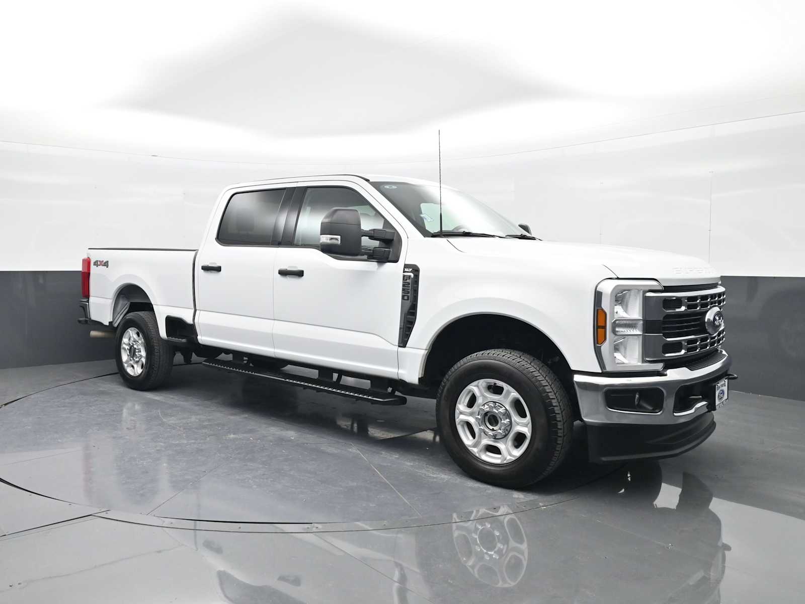2025 Ford F-250 Super Duty XLT's photo