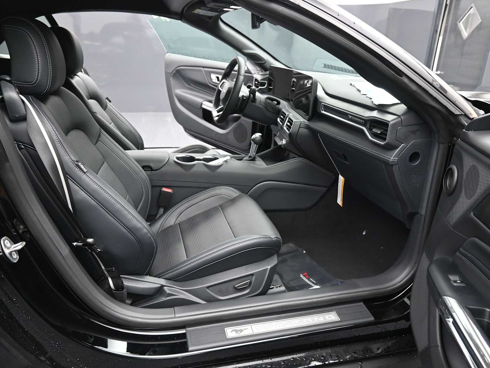 2025 Ford Mustang GT Premium Convertible - Photo 14