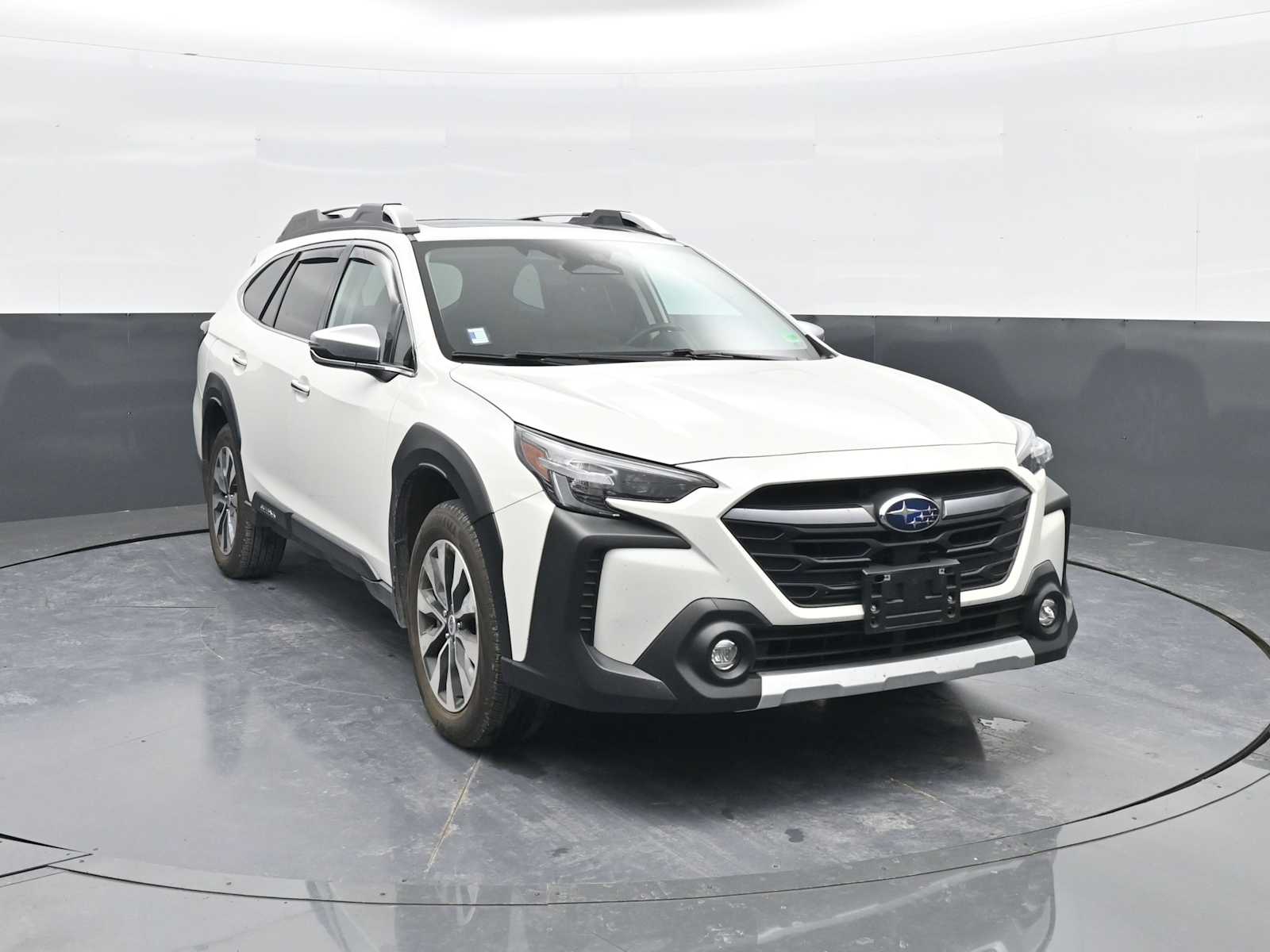 2023 Subaru Outback Touring's photo