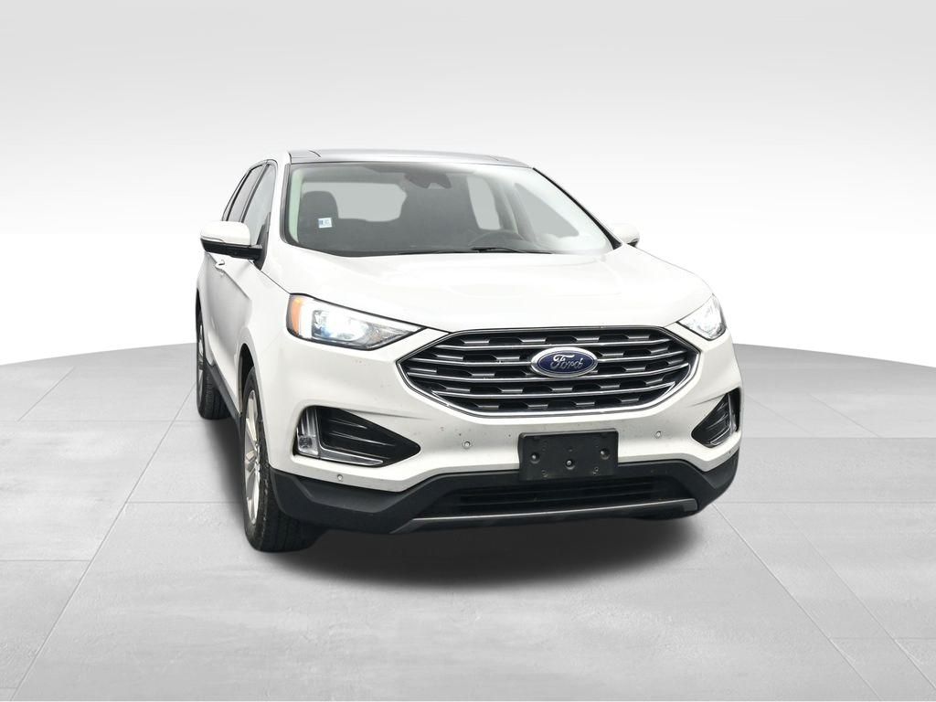 2022 Ford Edge Titanium photo 2