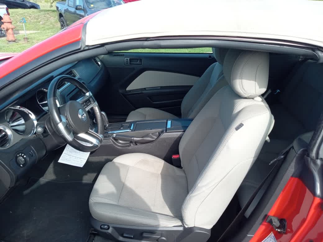 2014 Ford Mustang V6 - Photo 12