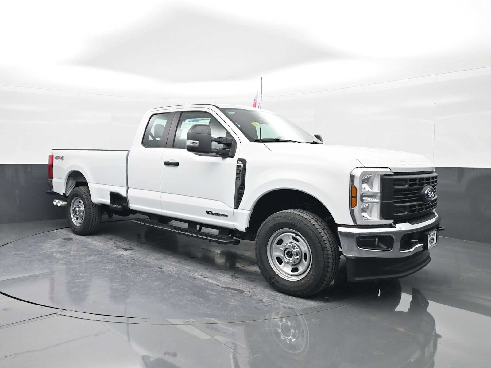 2026 Ford F-350 Super Duty XL's photo