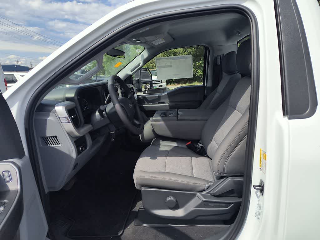 2025 Ford F-350 Super Duty XL - Photo 8