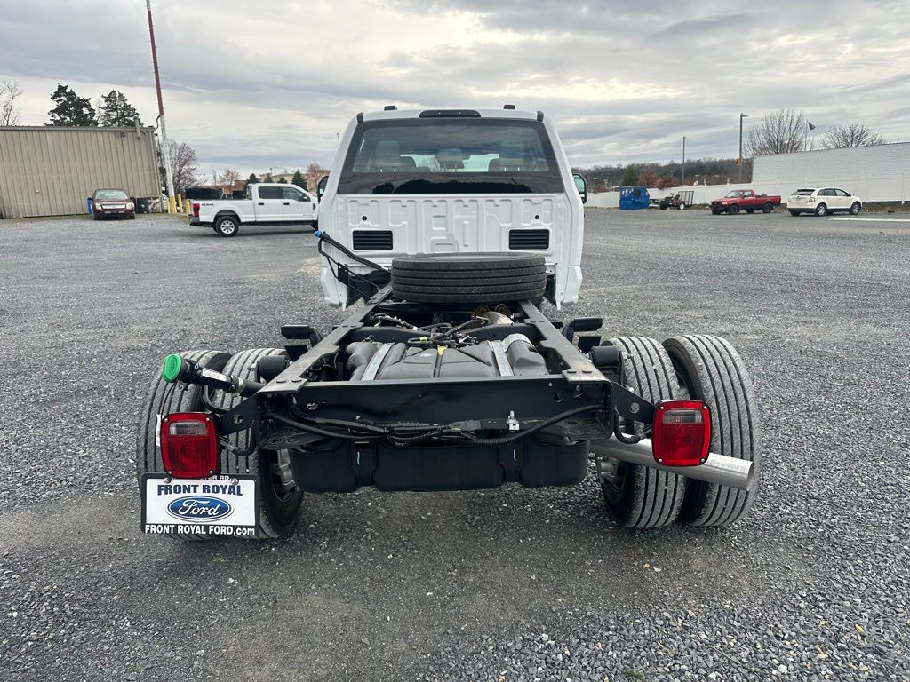2023 Ford F-450 photo 4