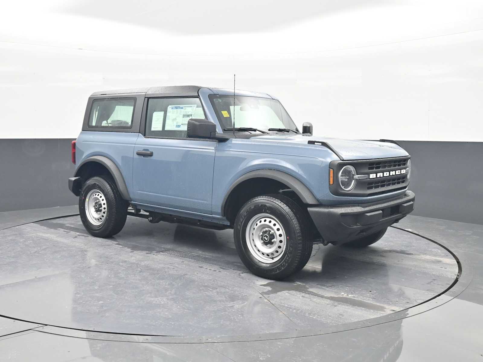 2025 Ford Bronco 2-Door Base's photo