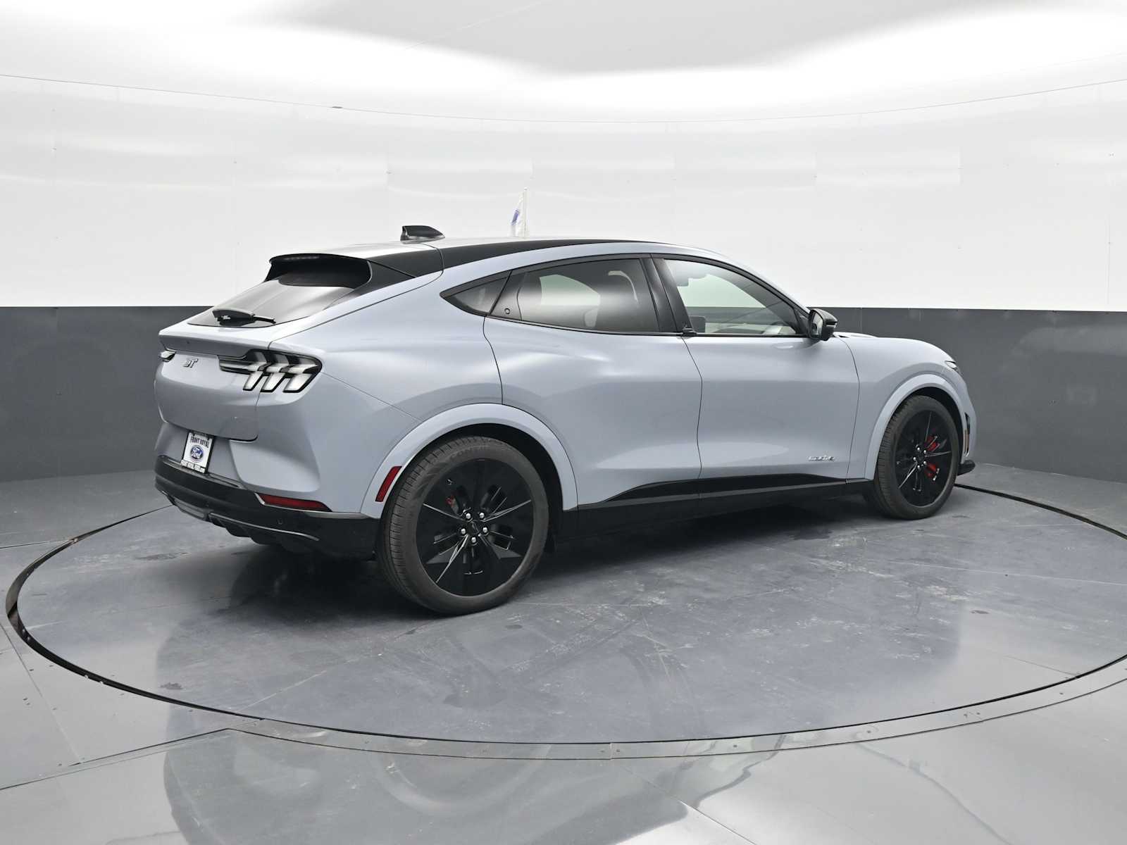 2025 Ford Mustang Mach-E GT - Photo 8