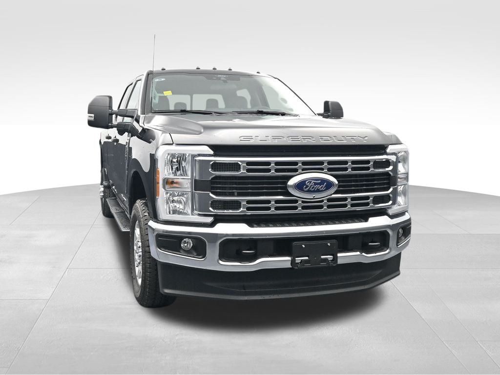 2025 Ford F-250 photo 2