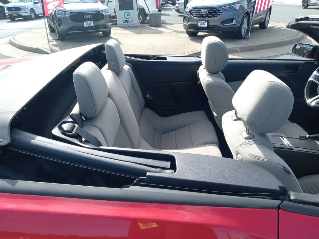 2014 Ford Mustang V6 - Photo 23