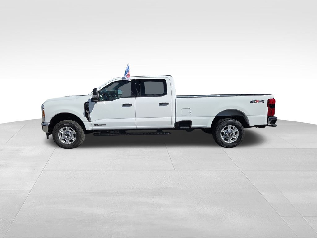 2026 Ford F-350 photo 2