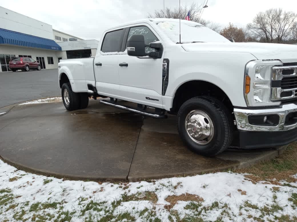 2024 Ford F-350 Super Duty XLT's photo