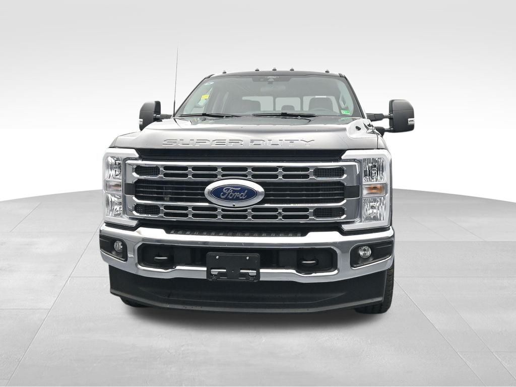 2025 Ford F-250 photo 3