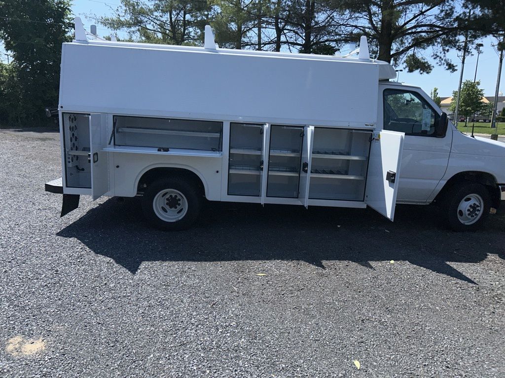 2024 Ford E-450 photo 3