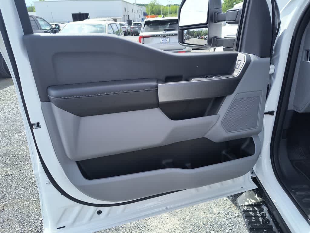 2025 Ford F-350 Super Duty XL - Photo 9