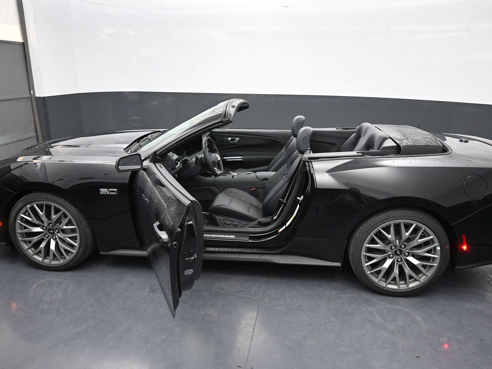 2025 Ford Mustang GT Premium Convertible - Photo 21