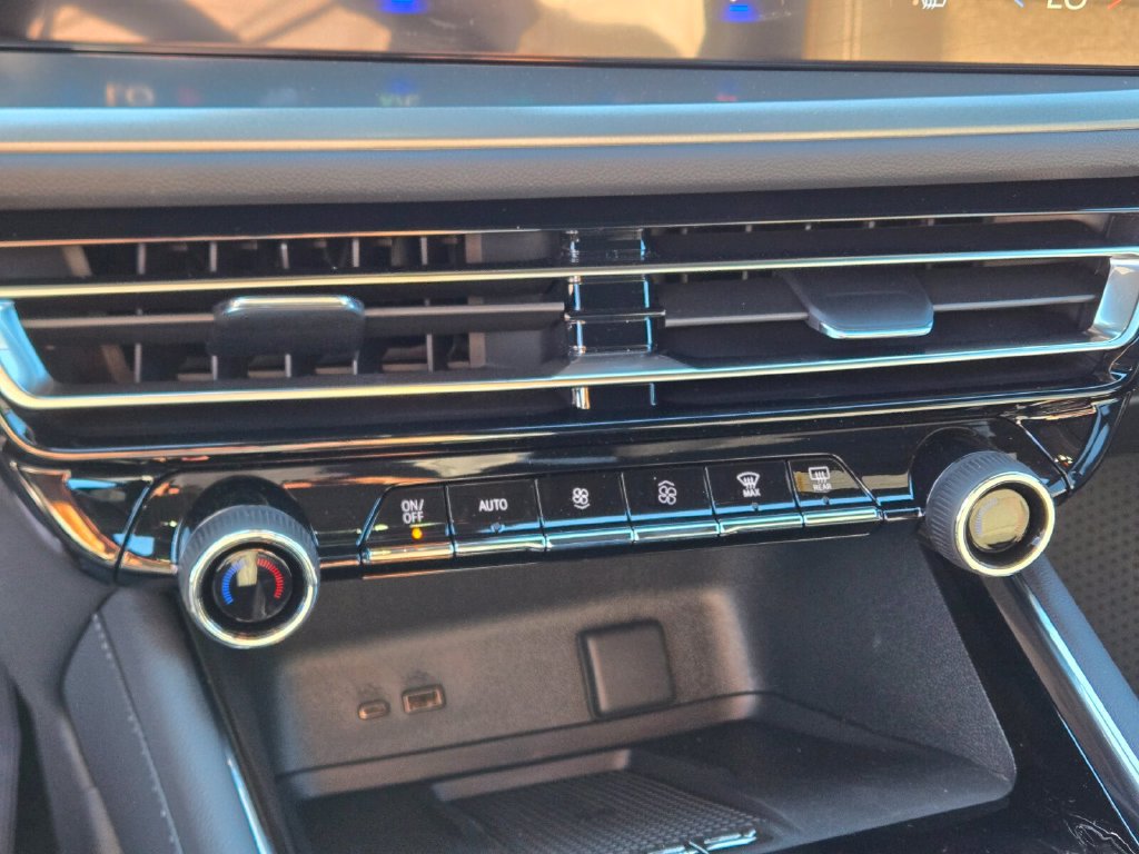 2027 Chevrolet Traverse LT - Photo 13