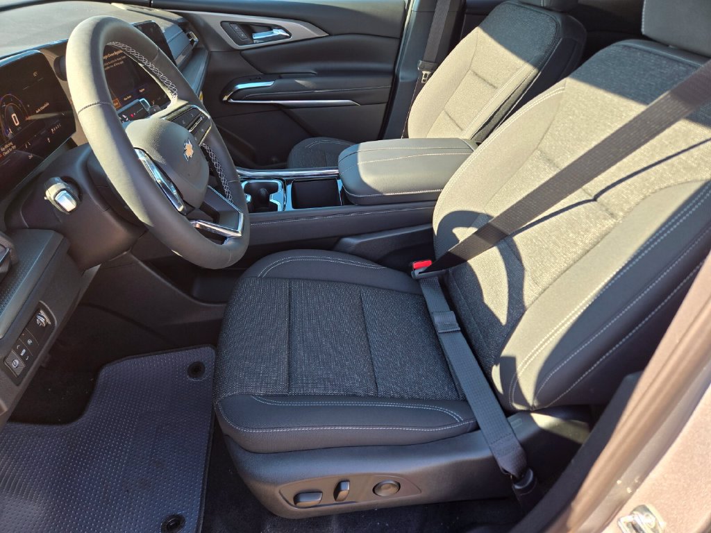 2027 Chevrolet Traverse LT - Photo 6