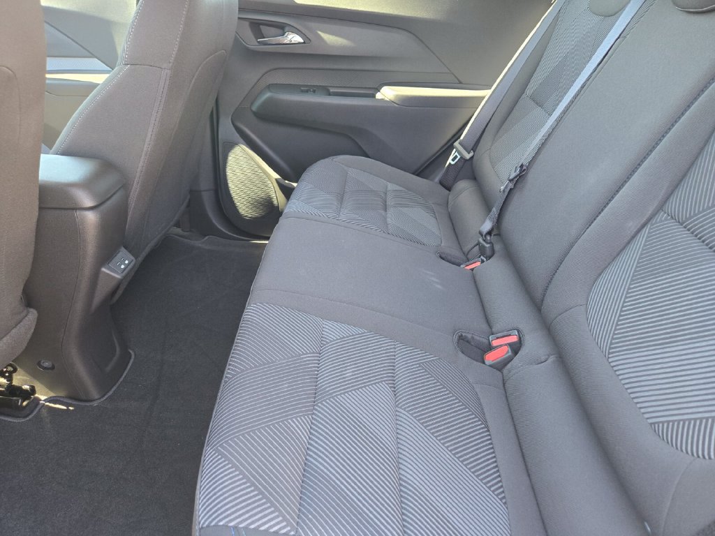 2027 Chevrolet Bolt LT - Photo 7