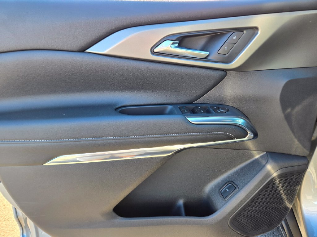 2027 Chevrolet Traverse LT - Photo 10