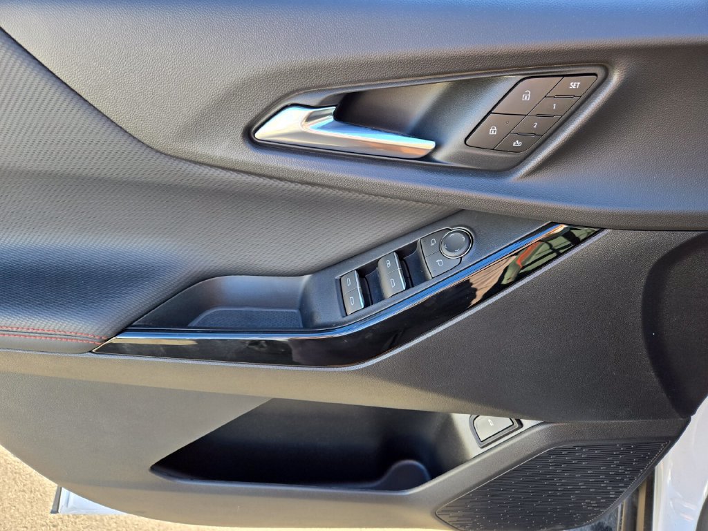 2027 Chevrolet Equinox RS - Photo 9