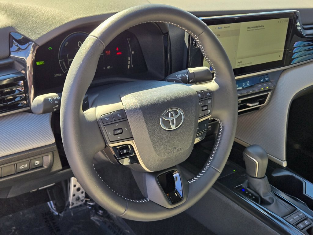 2025 Toyota Camry SE - Photo 18