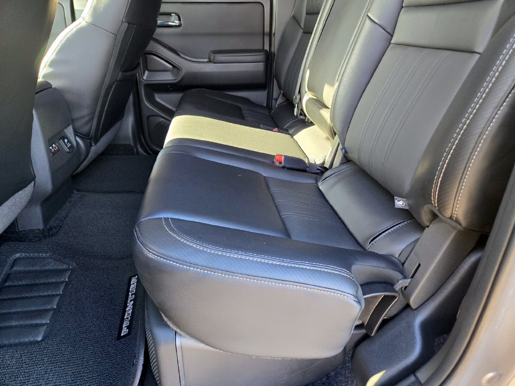 2024 Nissan Frontier SL - Photo 11