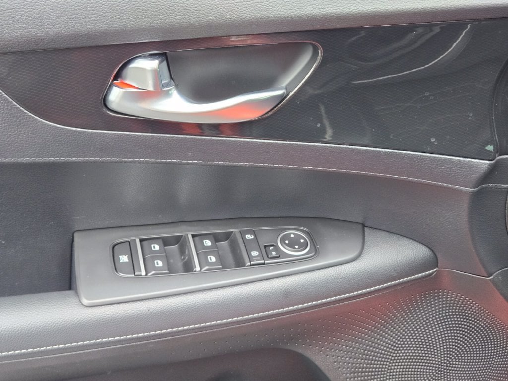 2024 Kia Forte GT-Line - Photo 17