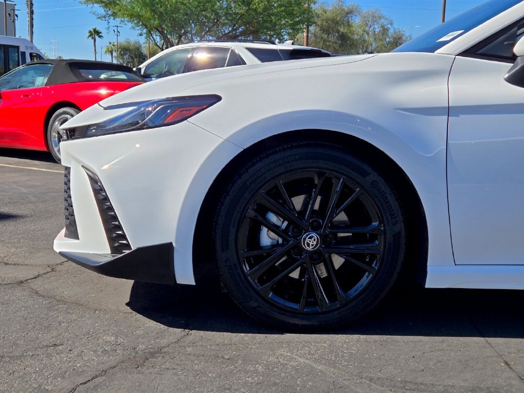 2025 Toyota Camry SE - Photo 9