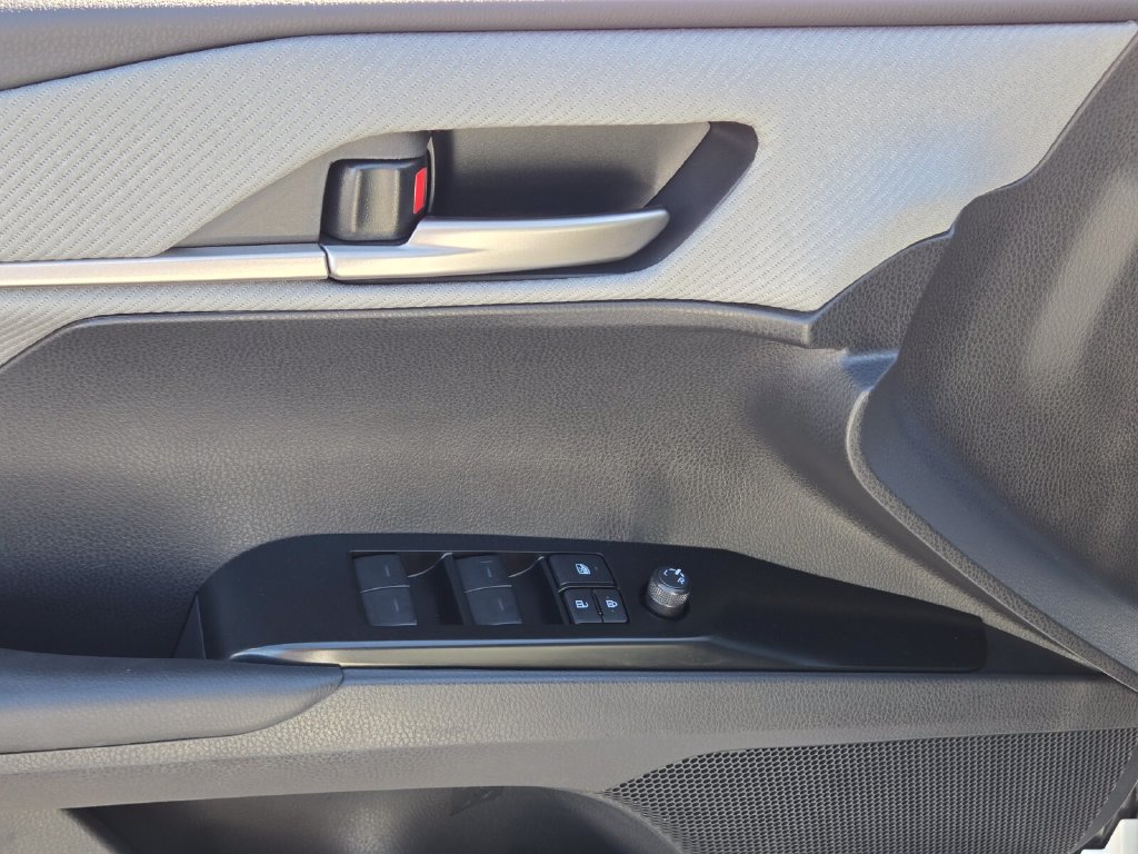 2025 Toyota Camry SE - Photo 17