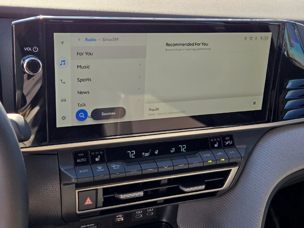 2025 Toyota Camry SE - Photo 19