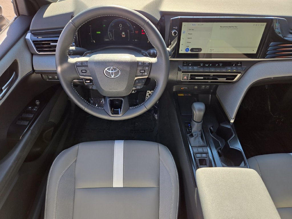 2025 Toyota Camry SE - Photo 12