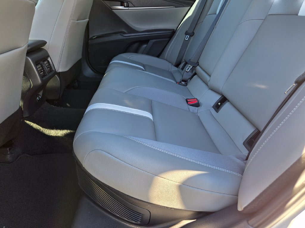 2025 Toyota Camry SE - Photo 11