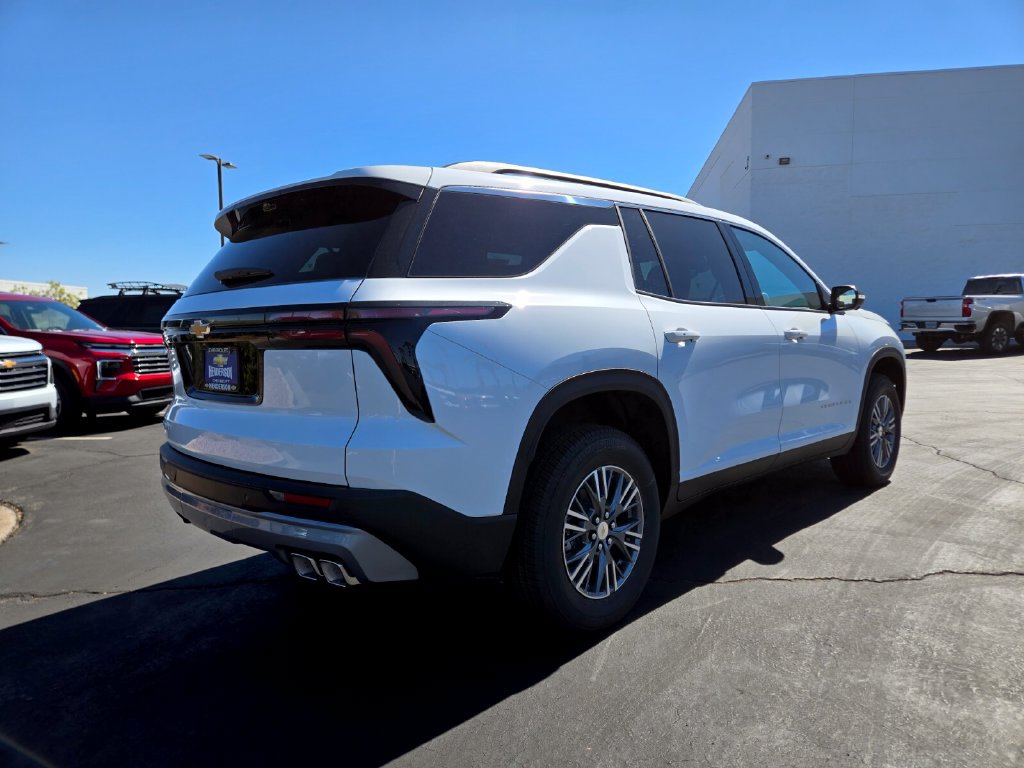 2027 Chevrolet Traverse LT - Photo 4