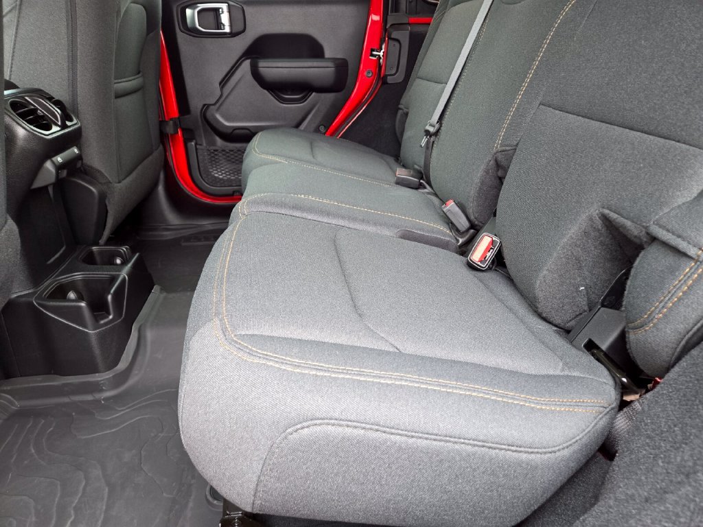 2024 Jeep Wrangler 4-Door Willys - Photo 11