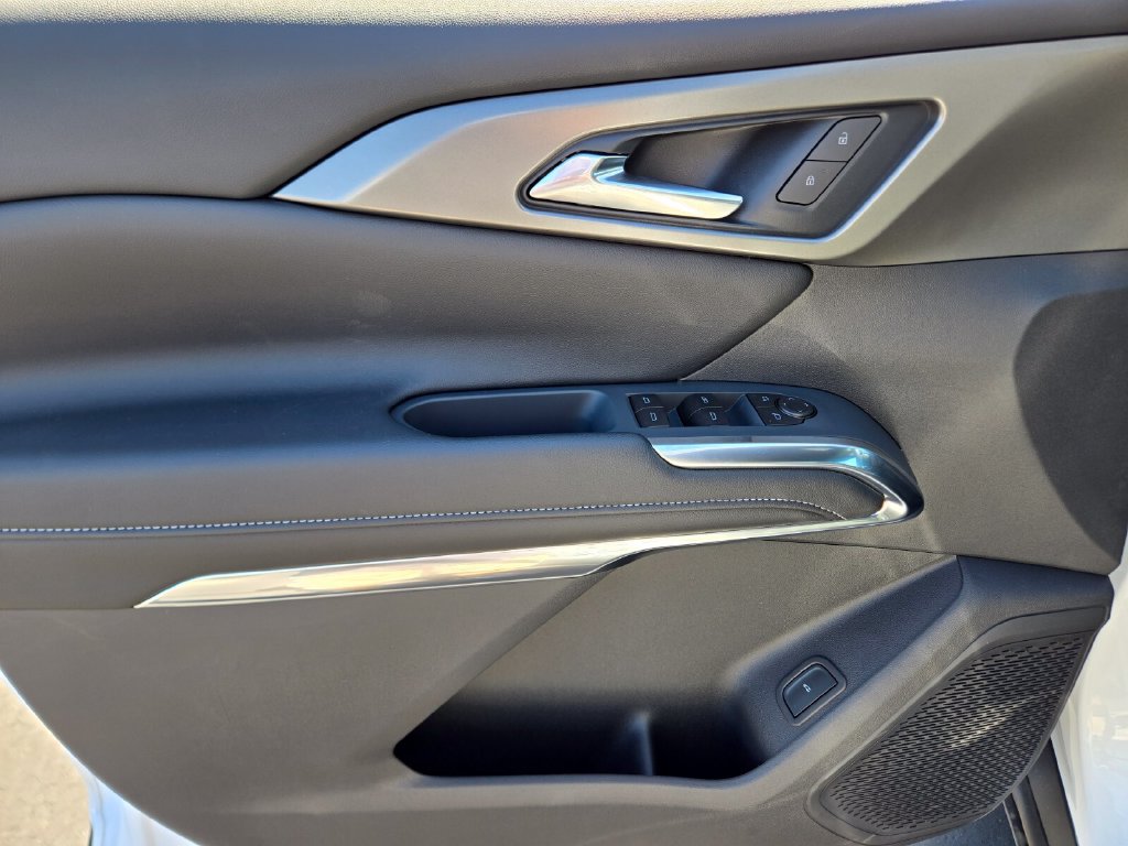 2027 Chevrolet Traverse LT - Photo 10