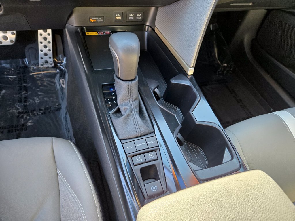 2025 Toyota Camry SE - Photo 22