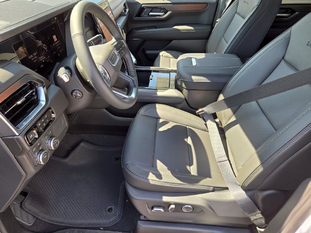 2026 GMC Yukon Denali - Photo 8
