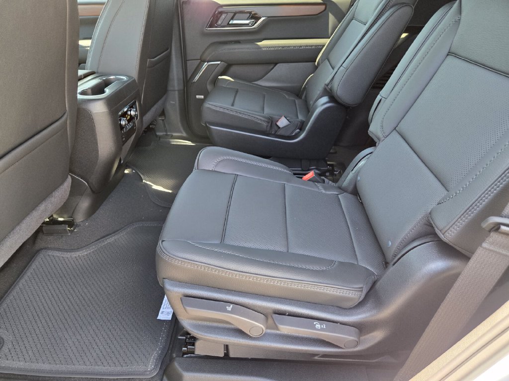 2026 GMC Yukon Denali - Photo 10