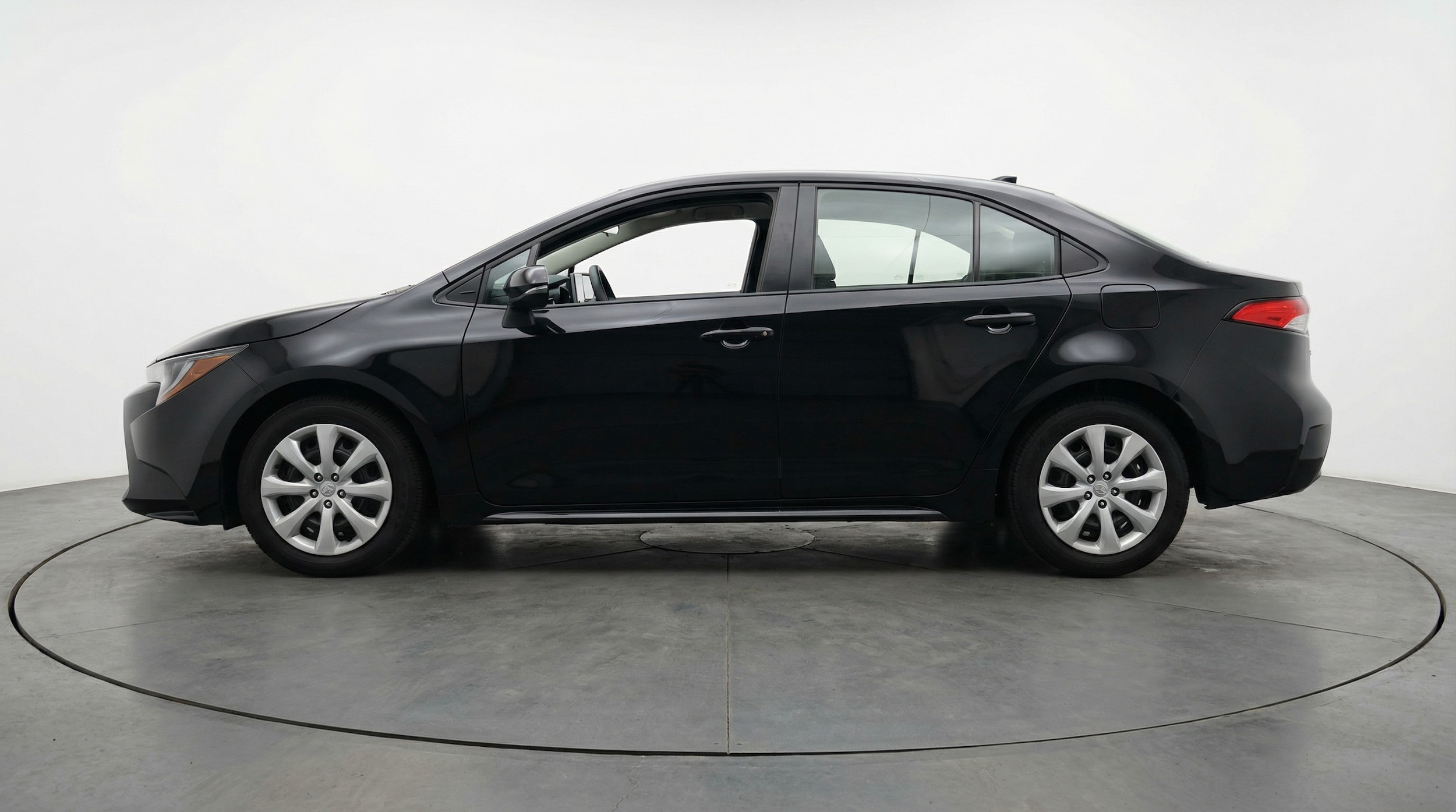 Thumbnail: 2025 Toyota Corolla - 4