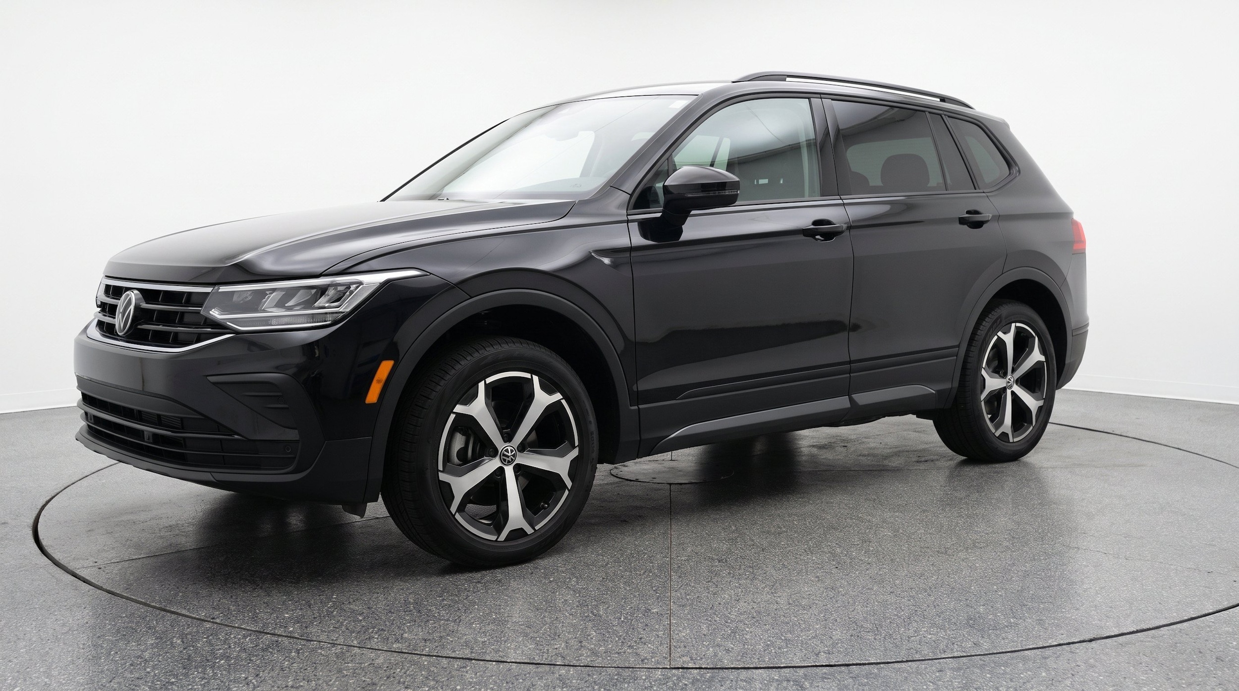 Thumbnail: 2026 Volkswagen Tiguan - 3