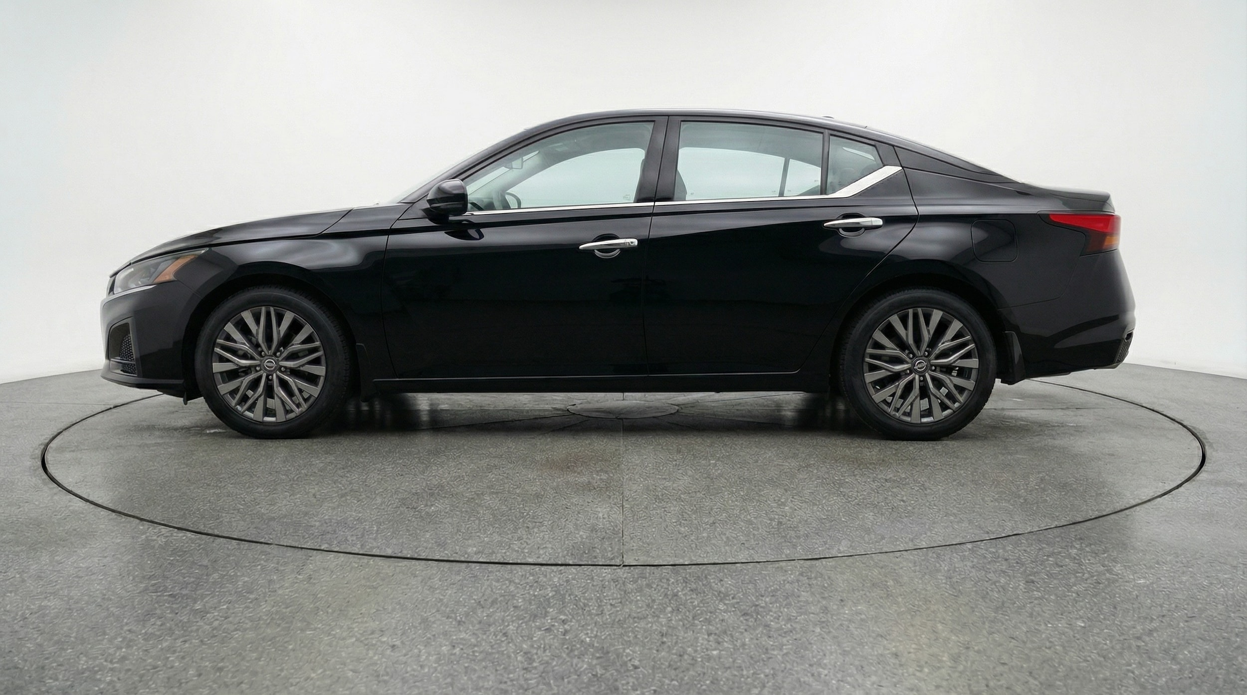 Thumbnail: 2025 Nissan Altima - 4