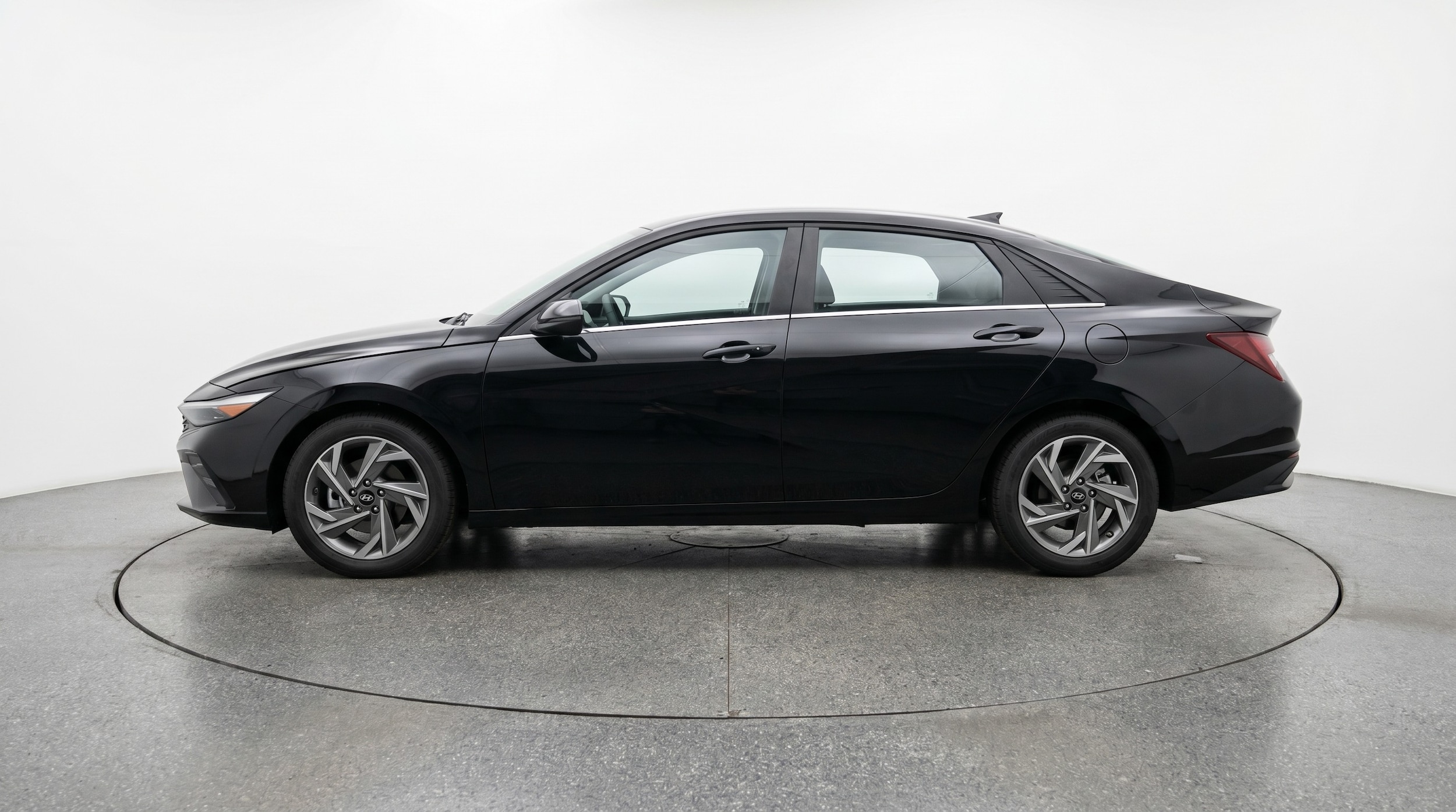 Thumbnail: 2025 Hyundai Elantra - 4