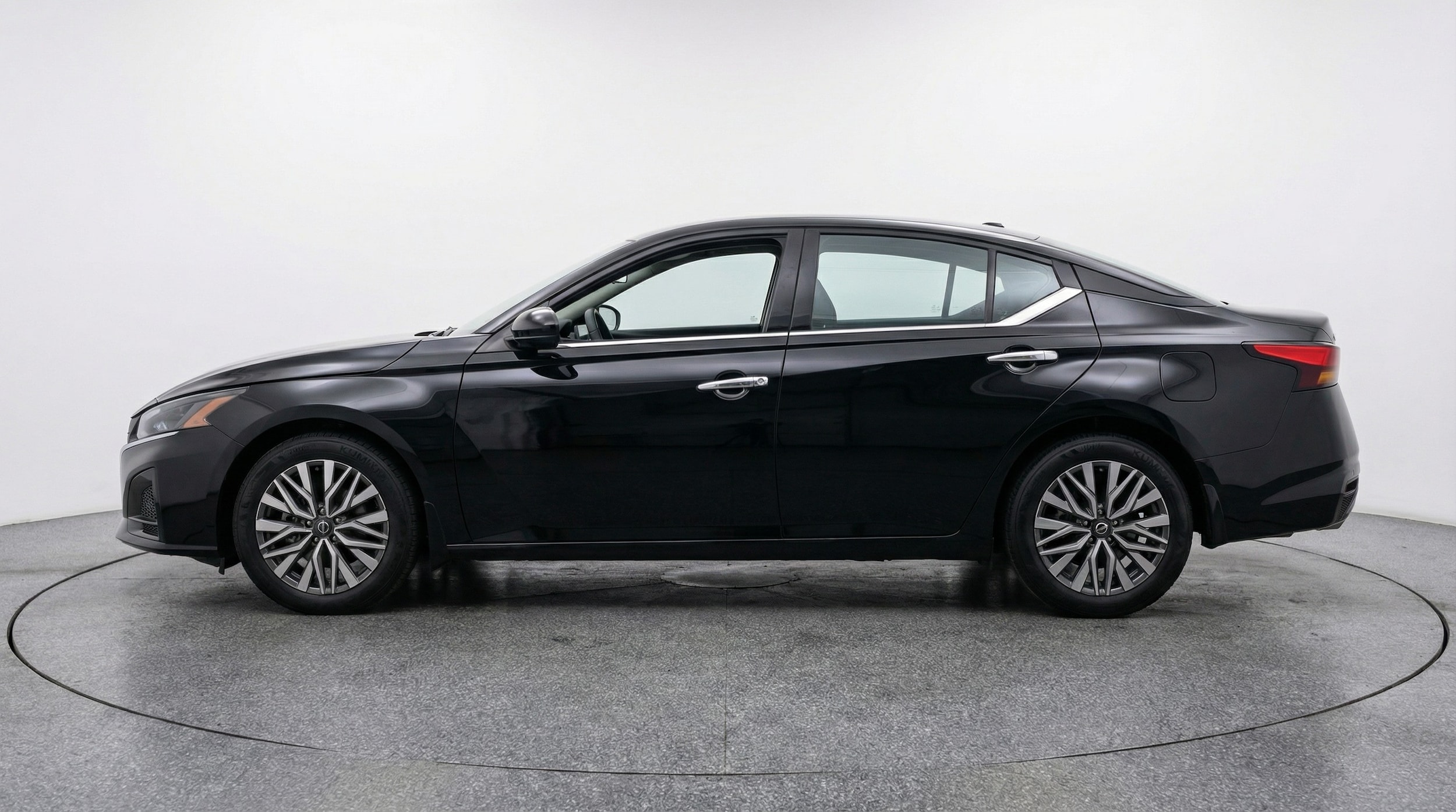 Thumbnail: 2025 Nissan Altima - 4