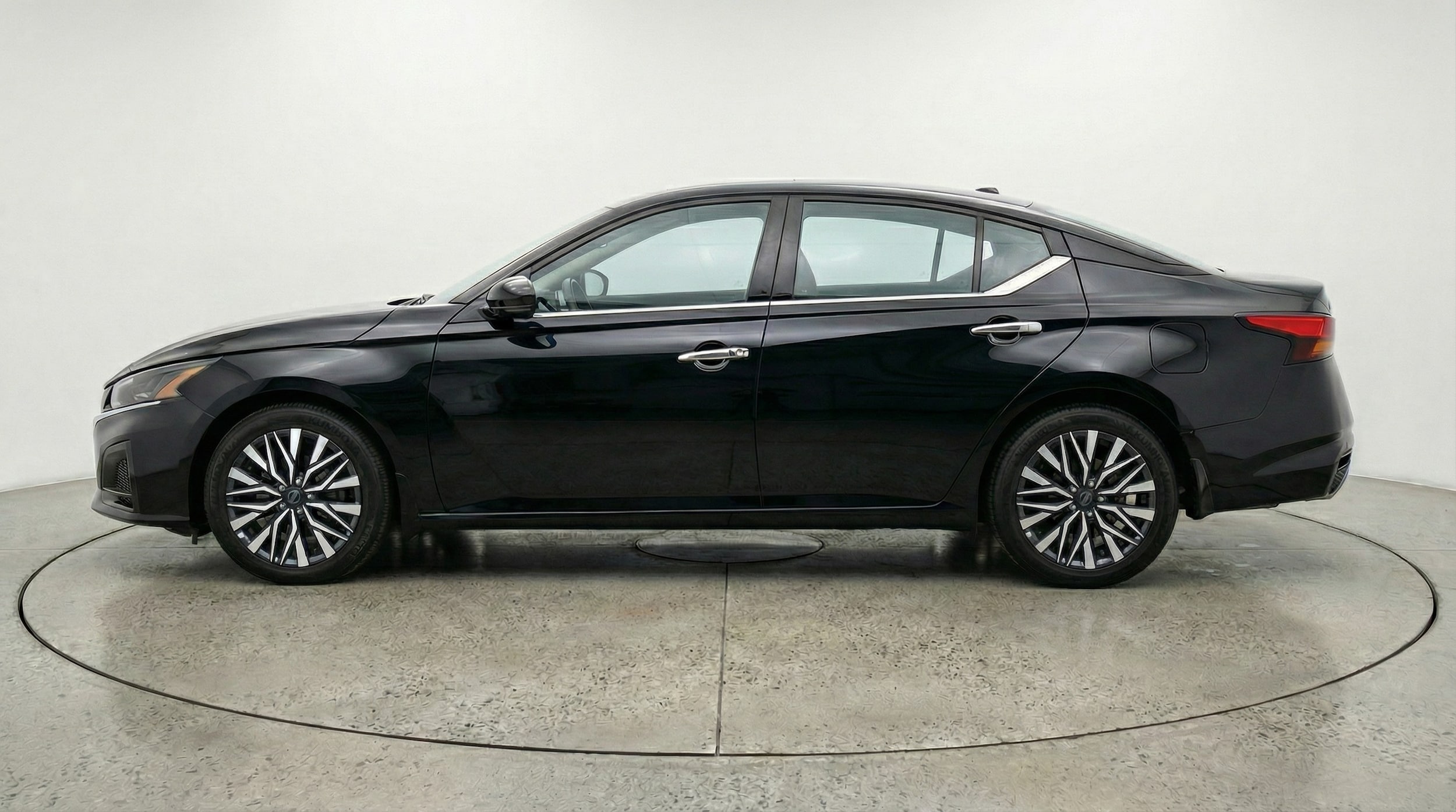 Thumbnail: 2025 Nissan Altima - 4