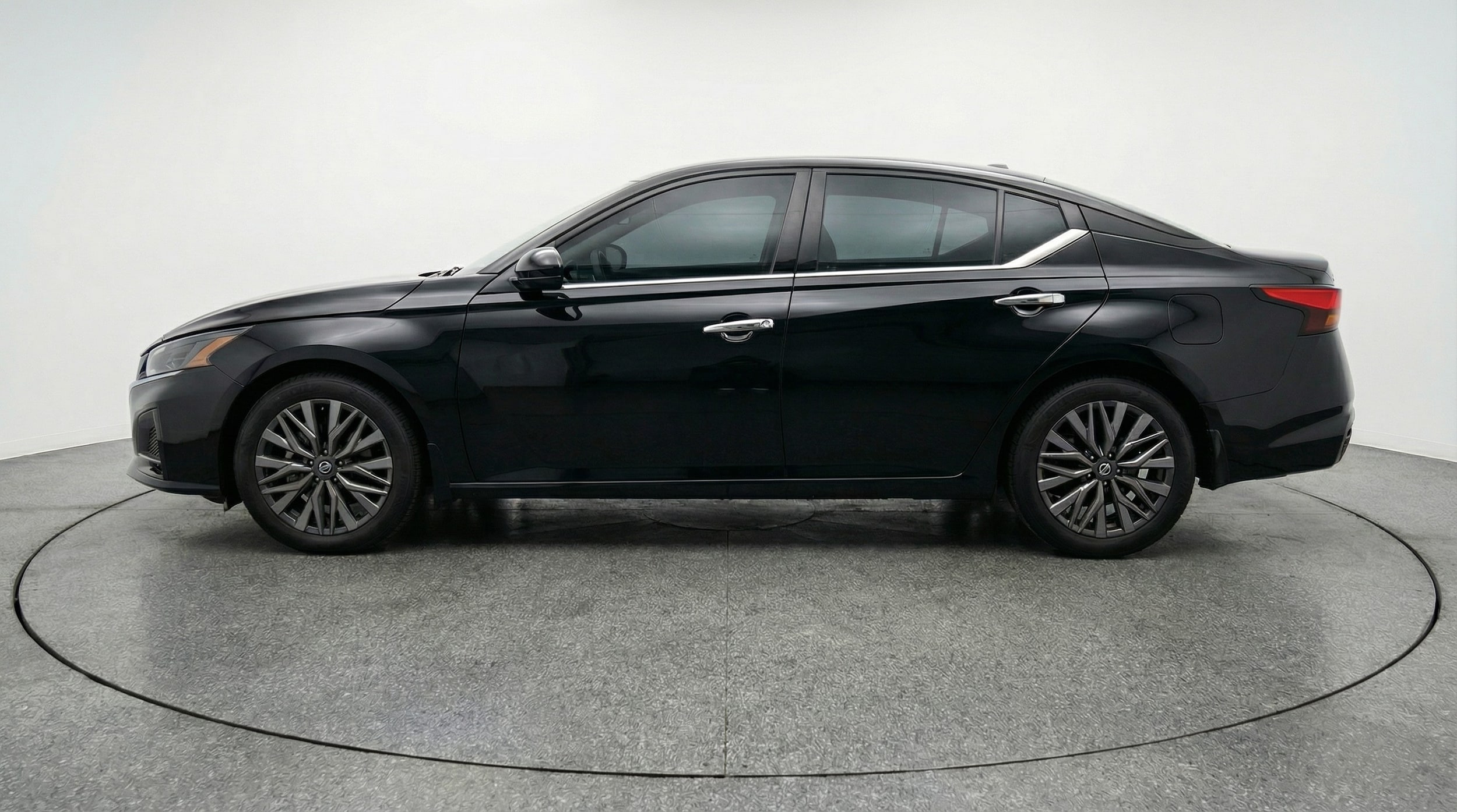 Thumbnail: 2025 Nissan Altima - 4