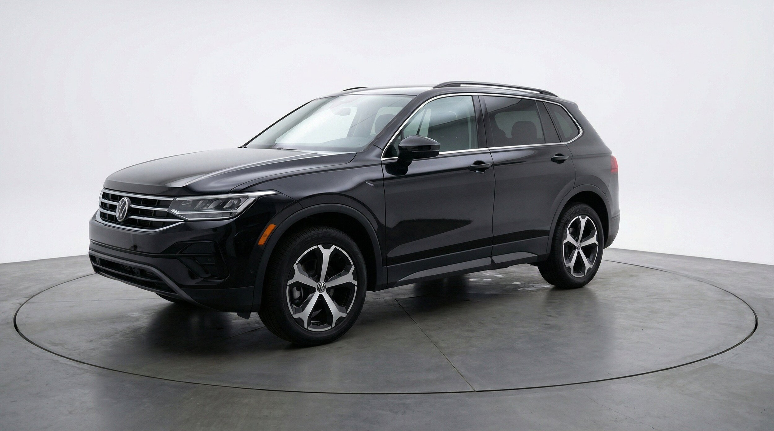Thumbnail: 2026 Volkswagen Tiguan - 3