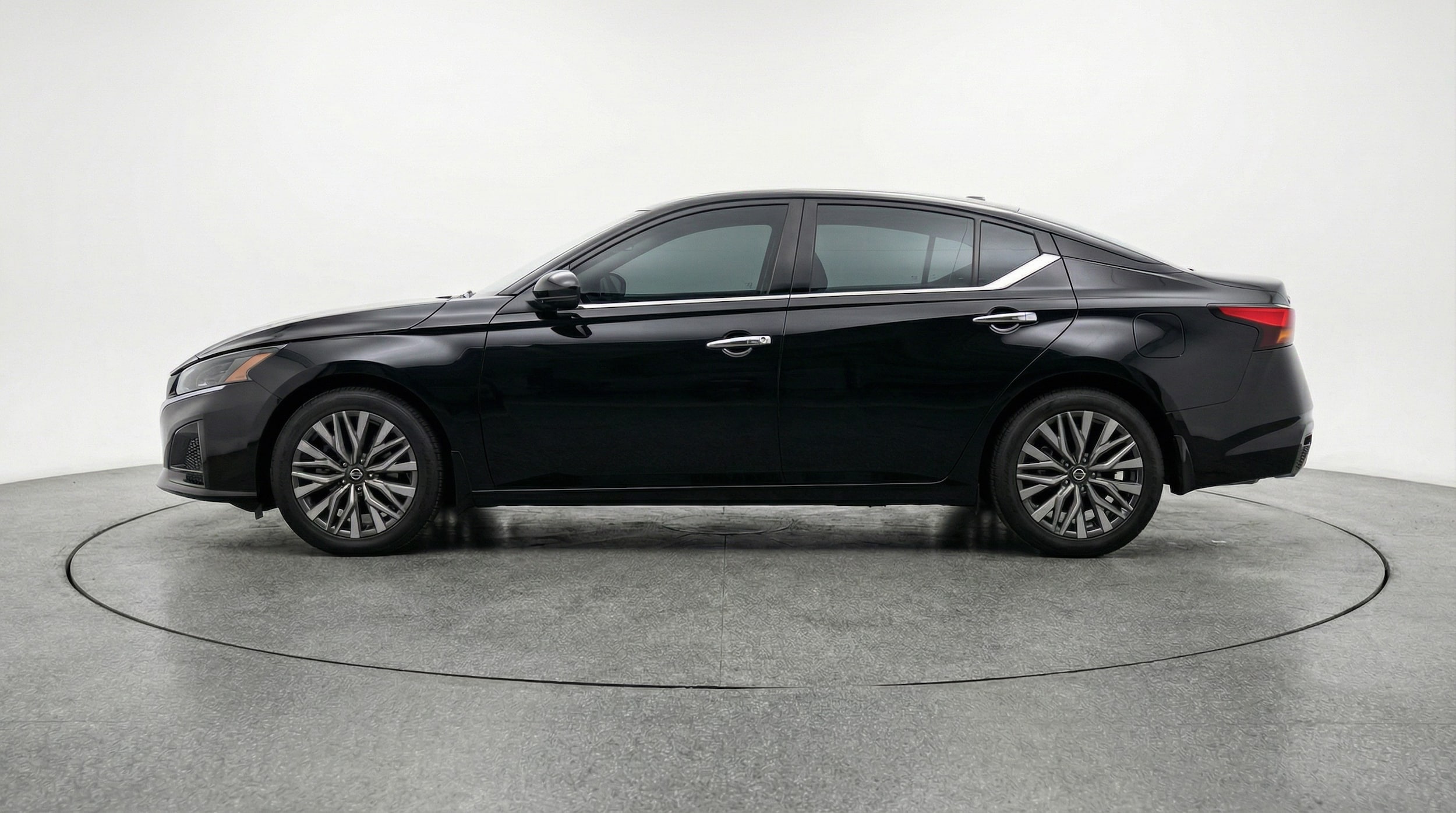 Thumbnail: 2025 Nissan Altima - 4