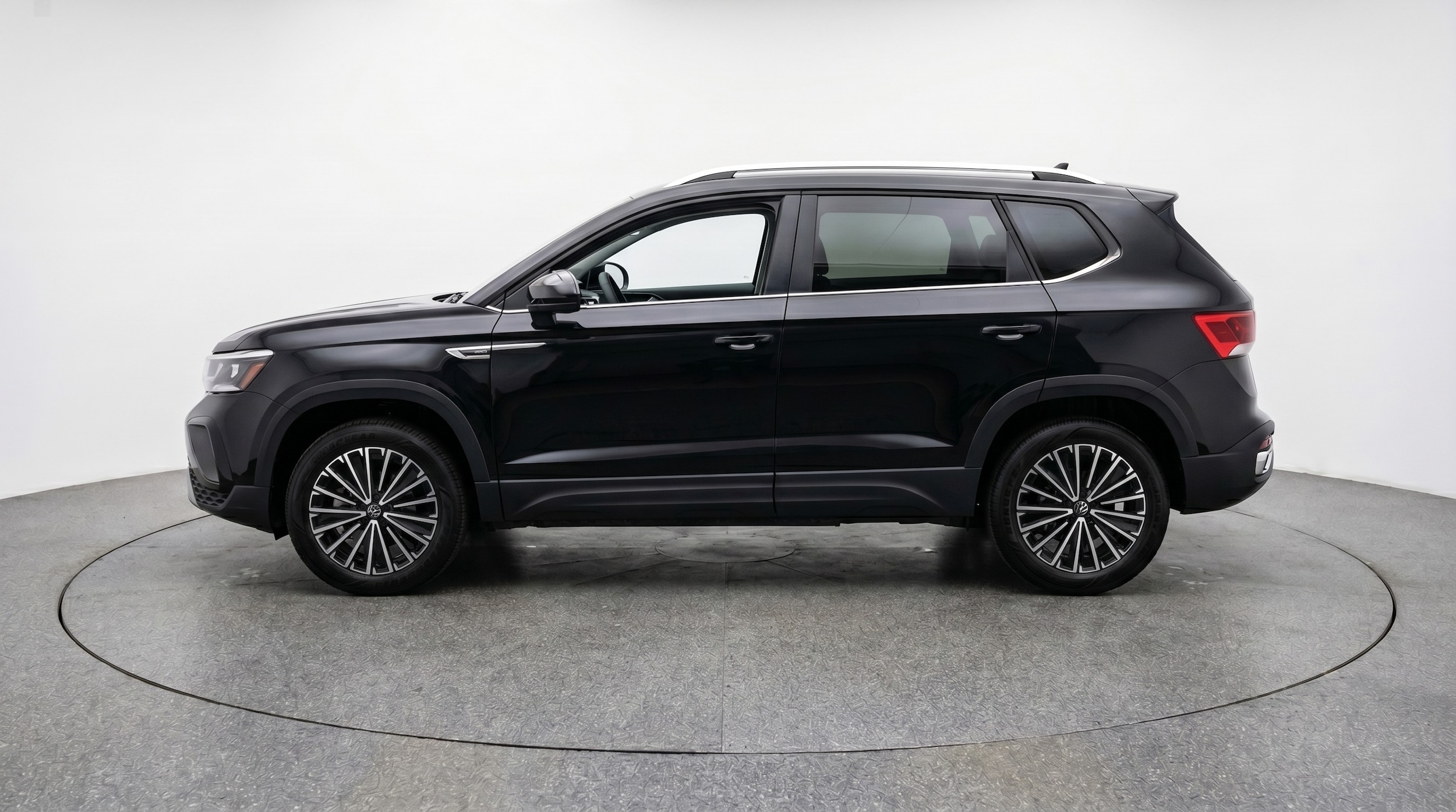 Thumbnail: 2025 Volkswagen Taos - 4